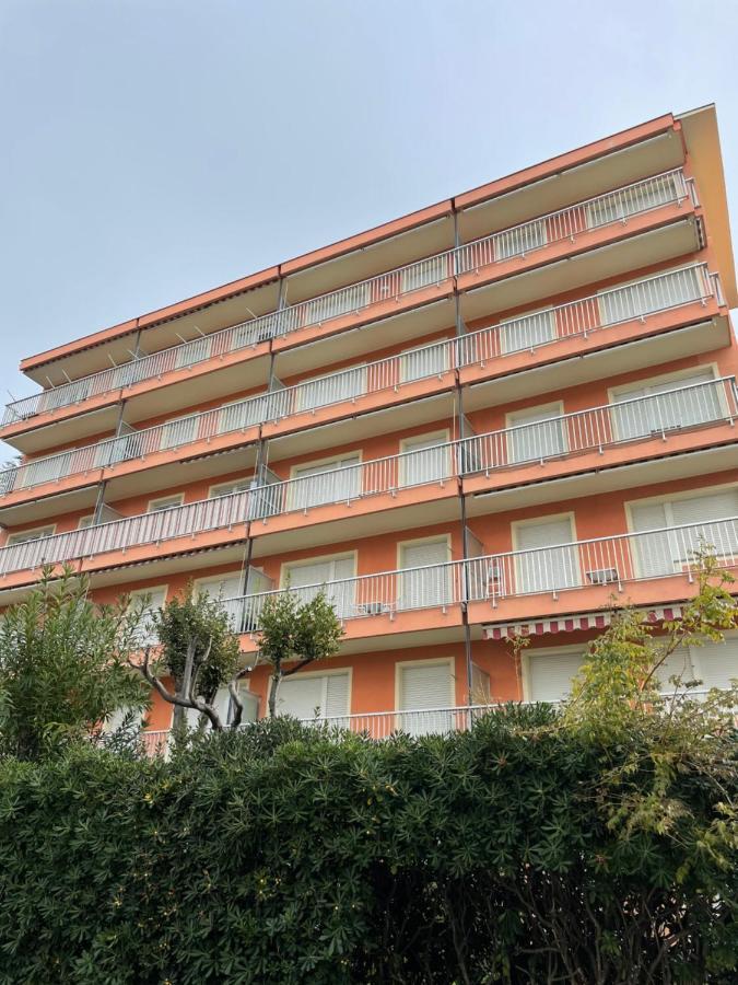 Residence Laura Бордихера Екстериор снимка
