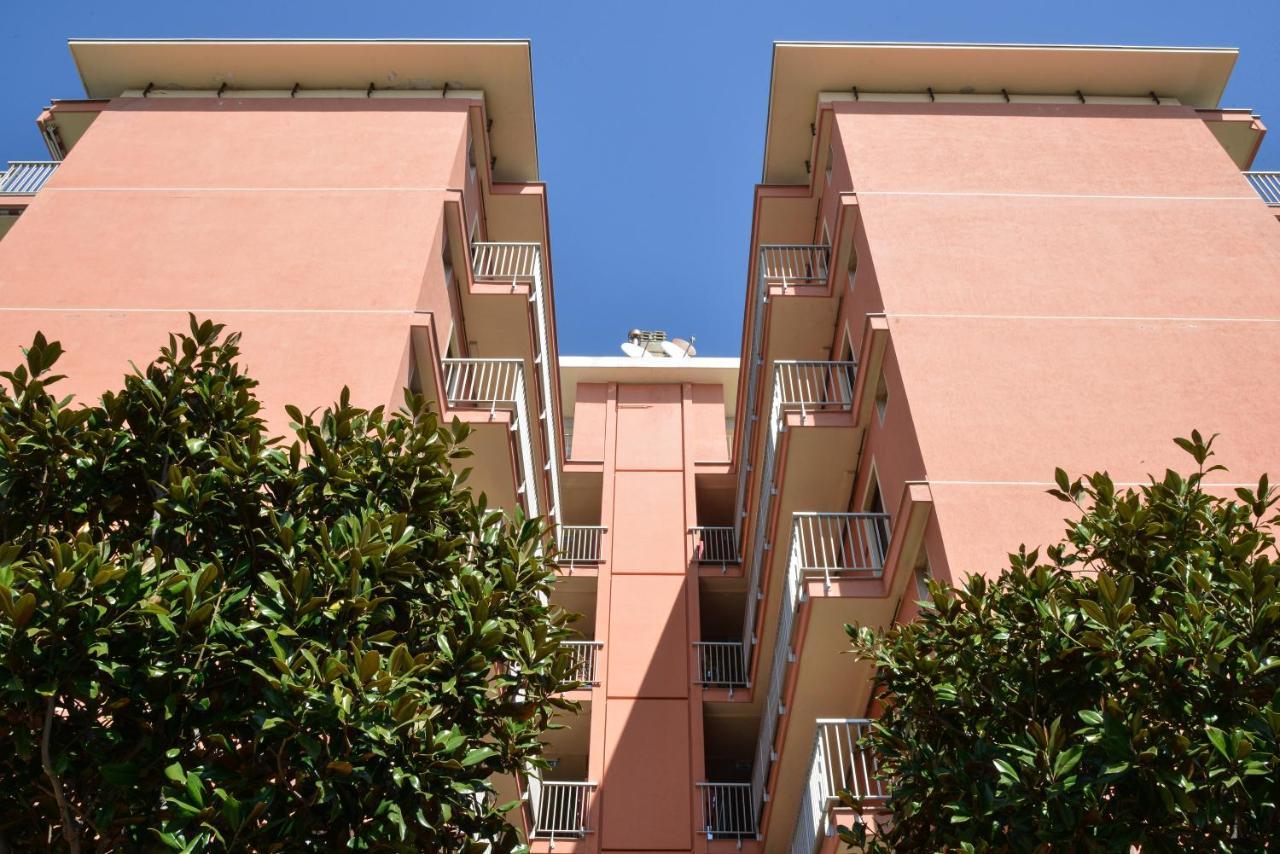 Residence Laura Бордихера Екстериор снимка