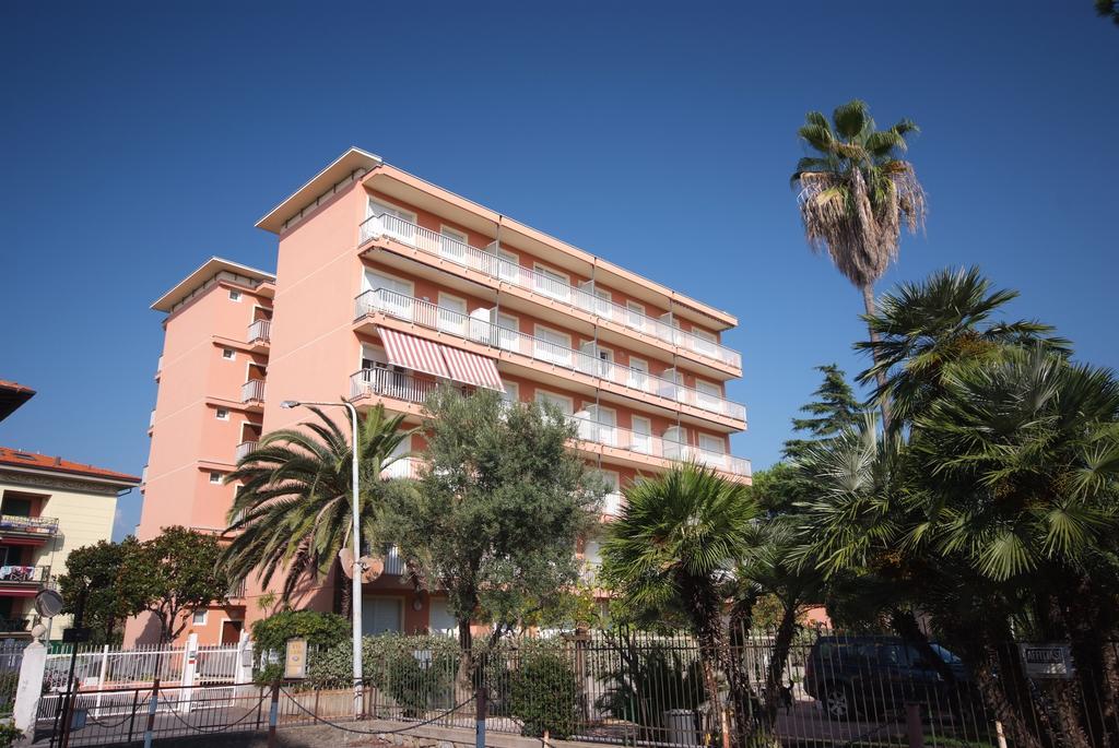 Residence Laura Бордихера Екстериор снимка
